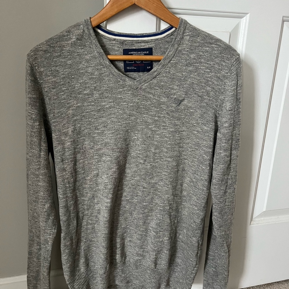 American Eagle Outfitters Men's Gray V-Neck Sweater